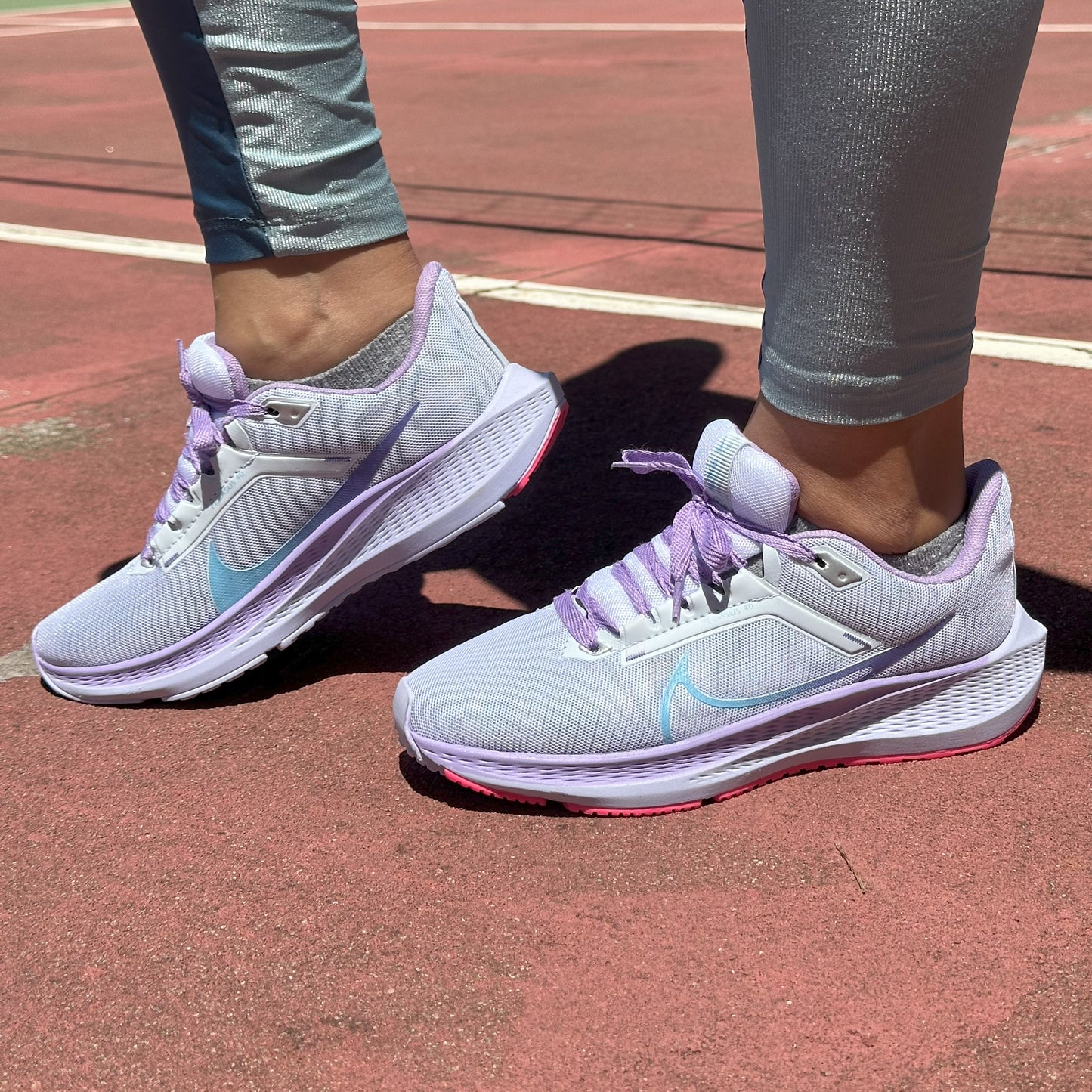 Tenis Nike Vomero 17 Feminino Gelo/Lilas