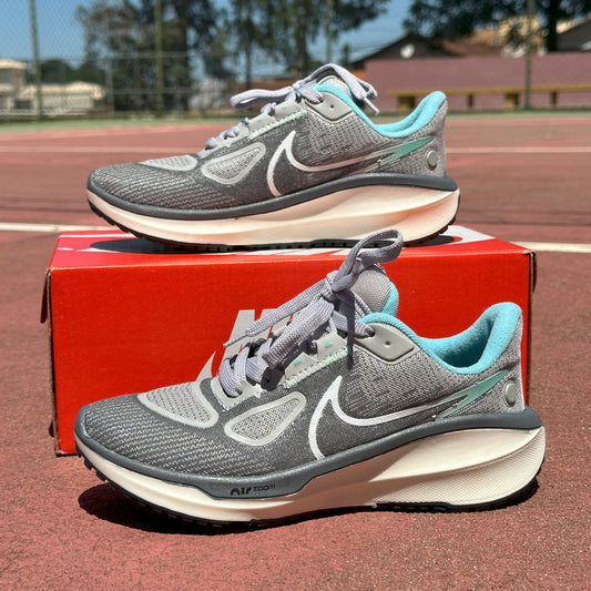 Tenis Nike Vomero 17 Feminino Cinza